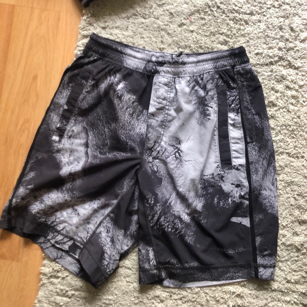 Lululemo men’s shorts
